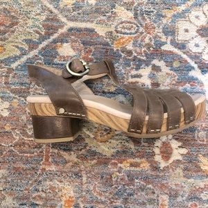 NEW Dansko brown leather sandals